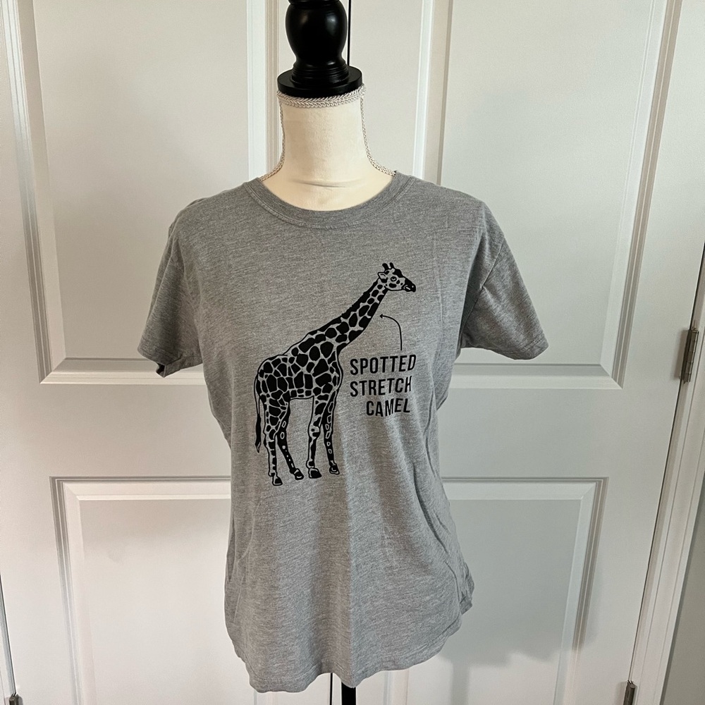 SPOTTED STRETCH CAMEL Gray Giraffe Graphic T-Shirt